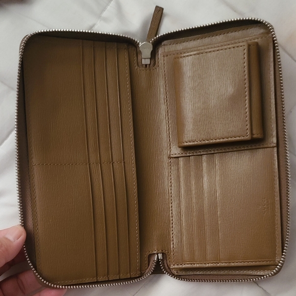 Authentic preloved Gucci zippy long leather wallet - Picture 5 of 16
